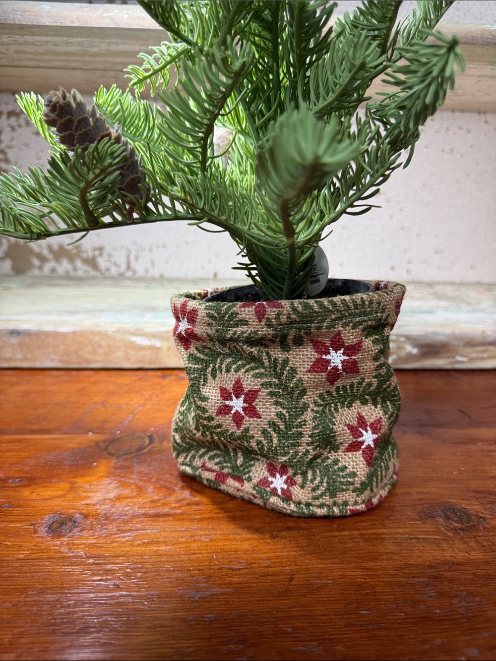 🎄 Holiday Jute Poinsettias/Greens Flower Pot Cover with Plastic Liner